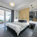 Small Minimal Paradise In The Center Of The City
