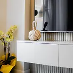 Urban Gem-Fresh & Central