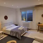 Central Kolonaki Living