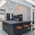 Riviera Luxury 3Bd Apt W Jacuzzi And Home Cinema