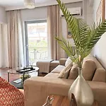 Sea The City - Chic 2-Bdr Escape With Spacious Living
