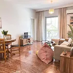 Sea The City - Chic 2-Bdr Escape With Spacious Living