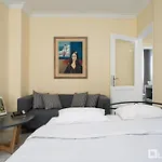 Maya'S Apartment By Lobbysquare