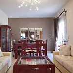 Luxury 3 Bedroom Apartment With Garden