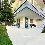 Minimalist Seaside Apartment With Private Patio And Parking