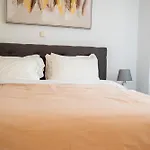 Kyra'S Luxury Suites