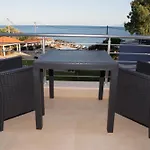 Blue Waves Luxury Suites By The Sea