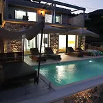 Goldeneye Luxury Villas