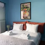 Vibrant Retreat - Funky Style And Acropolis View