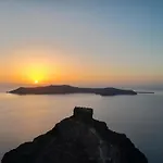 Amazing Room On The Cliff