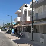 Bright & Comfy Apartments Near The Beach