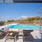 Kastro Seaview Pool Suites