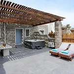 The George Lux Suite With Jacuzzi