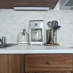 Arodou Studio And Apartment
