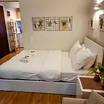 Studio Posh With Garden In Kolonaki