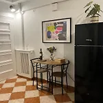 Quiet Apartment With Garden View In Kolonaki