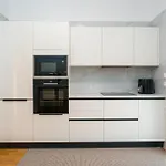 Luxurious Stylish 2 Bd Villa With Balcony In Voula