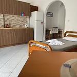 Tarelis Apartments & Studios