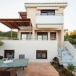 Villa Armonia - Beachfront Majestic Retreat