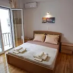 Newly Renovated 2-Bedroom Condo In Athens !