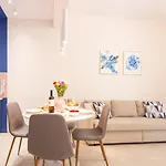 Apartment Near Onassis Cultural Center