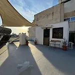 Sunny Rooftop Studio In Center With City Views