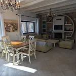 Magnificent, Authentic Private Villa And The Guest House