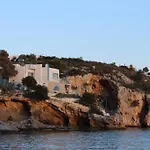 Villa Nikolitsa With Private Beach