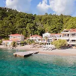 8Moons Boutique Apartments