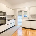 Luxurious Stylish 2 Bd Villa With Balcony In Voula