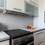 Homz Ah07 Top Floor 2-Bedroom Flat Near Kallimarmaro