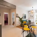 Metro Living 1-Br Modern Haven