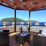 Faros Luxury Suites