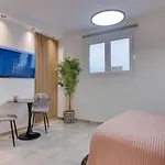 Nancys Studio At Metro Petralona