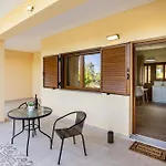 Nelly'S Place Garden House 1