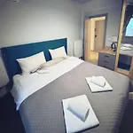 Minimal 2Bd Apartment In Thisio