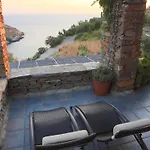 Stunning Seafront Apartment In Kea