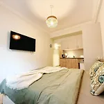 Cozy Aparthotel Pangrati