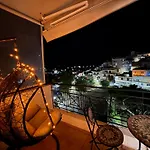 Sea & Mountain Apartment Close To Port And City