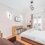 Beautiful Central Apartment Next To The Metro