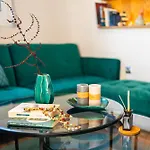 Urban Nest - Loft With Private Rooftop Garden