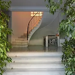 Local Acropolis Apartment
