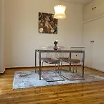 Modern, Centrally Located Apartment