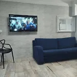 Center Apartment With Private Yard