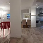 Center Apartment With Private Yard