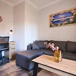 City Center 2-Br Apartment In Mytilene