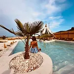 Amo Golden Suites