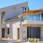 Amo Golden Suites