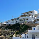 Droufakos' Home - Beachfront Lux 2Bd Apt. W. Views