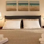 Vouliagmeni Bay Stylish House With Private Garden